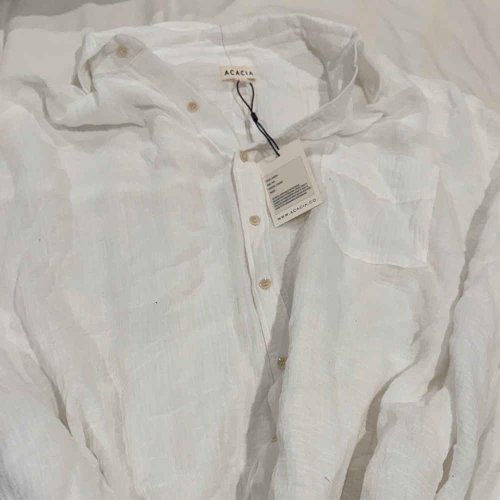 Acacia meeya pikake small stain on back never worn